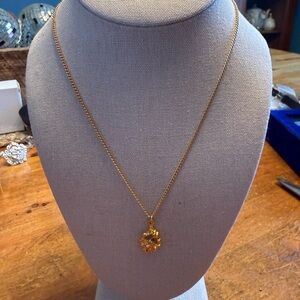Elegant Gold Pendant Necklace
